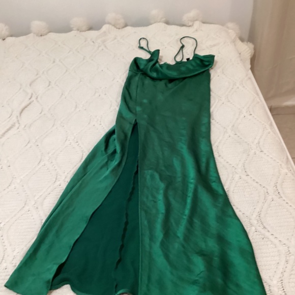 Green satin dress with high thigh slit - Picture 2 of 5